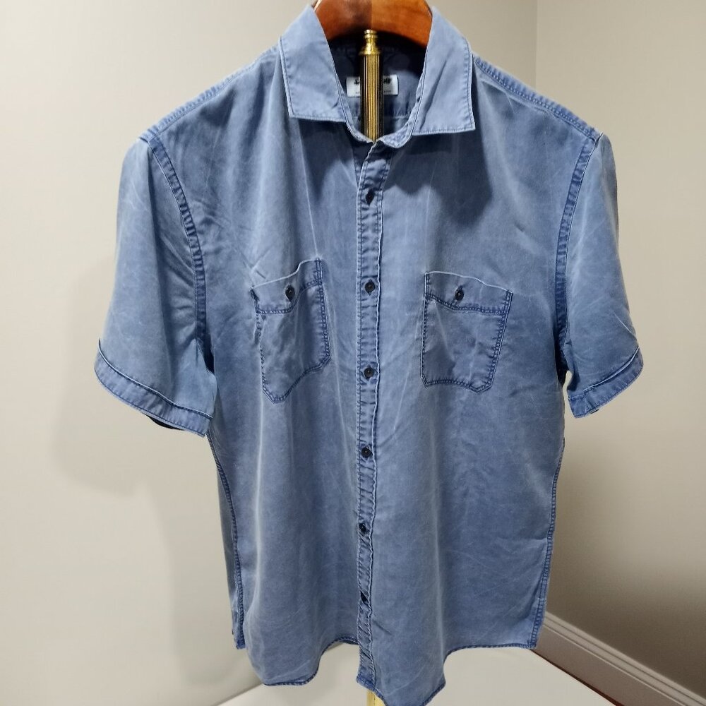 EXPRESS STRESSED DENIM LOOK SHORT SLEEVE SHIRT SIZE XL